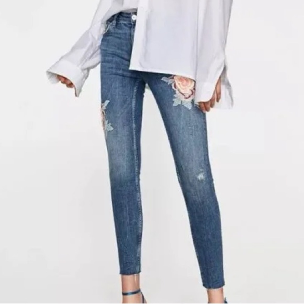 Zara Woman Pink Roses Floral Embroidered Raw Hem‎ Skinny Denim Jeans